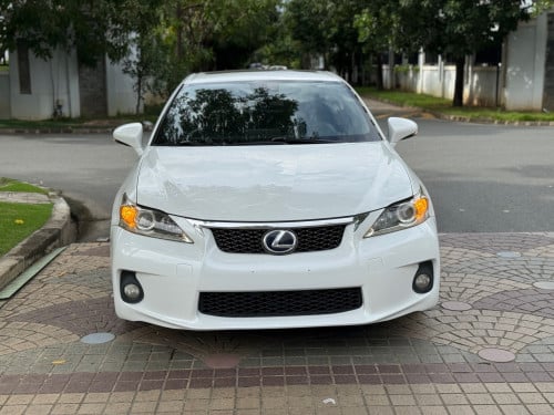 Lexus CT200H 2012 F sport ( ឡានក្រដាសពន្ធ​ )