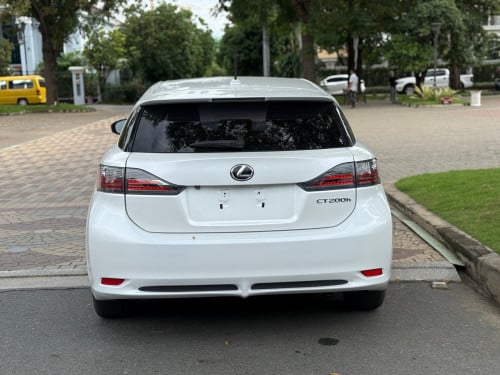 Lexus CT200H 2012 F sport ( ឡានក្រដាសពន្ធ​ )
