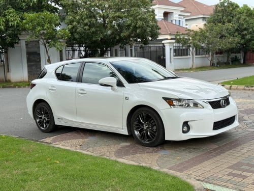 Lexus CT200H 2012 F sport ( ឡានក្រដាសពន្ធ​ )