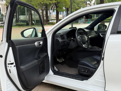 Lexus CT200H 2012 F sport ( ឡានក្រដាសពន្ធ​ )