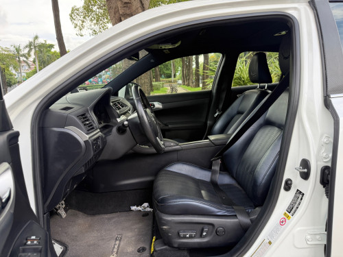 Lexus CT200H 2012 F sport ( ឡានក្រដាសពន្ធ​ )