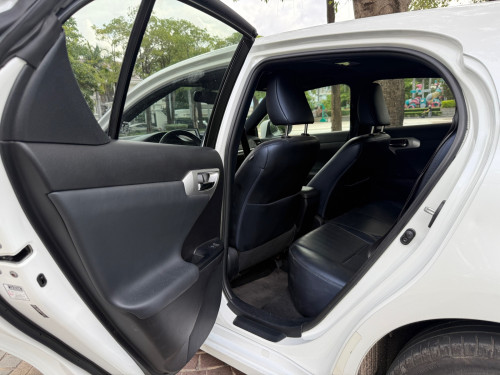 Lexus CT200H 2012 F sport ( ឡានក្រដាសពន្ធ​ )