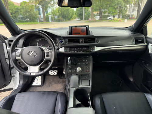 Lexus CT200H 2012 F sport ( ឡានក្រដាសពន្ធ​ )