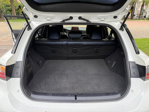 Lexus CT200H 2012 F sport ( ឡានក្រដាសពន្ធ​ )
