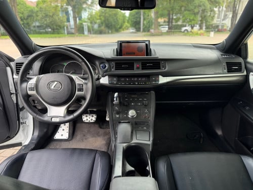 Lexus CT200H 2012 F sport ( ឡានក្រដាសពន្ធ​ )