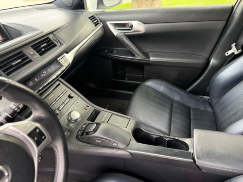 Lexus CT200H 2012 F sport ( ឡានក្រដាសពន្ធ​ )