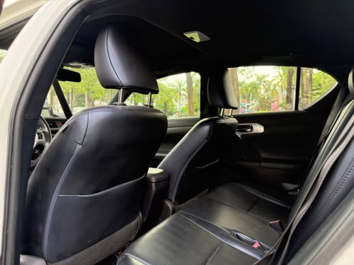 Lexus CT200H 2012 F sport ( ឡានក្រដាសពន្ធ​ )
