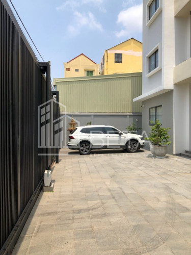 Luxury villa for sale in Teok Thla, Phnom Penh