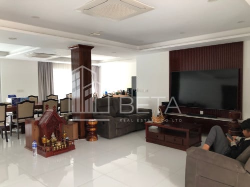Luxury villa for sale in Teok Thla, Phnom Penh