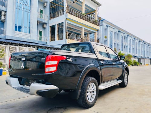 MITSUBISHI TRITON ឆ្នាំ2018 ម៉ាស៊ូត ឡានខ្លាញ់គោស្រុកខ្មែរ
