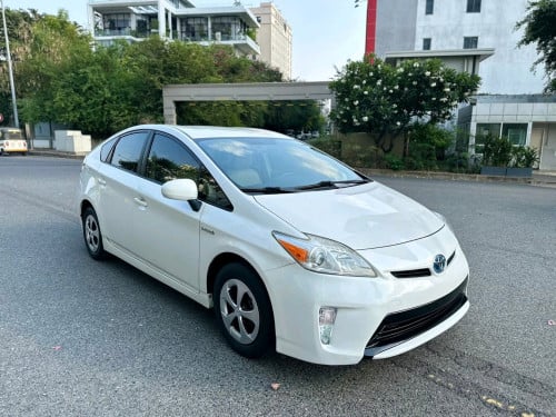 Prius 2012 option 3 ខាងក្នុងប្រផេះ ក្រដាសពន្ធថ្មី ឡានមូលអត់បុកប៉ះ ទឹកថ្នាំបាញ់តែខាងក្រោយ1ទេ