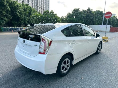 Prius 2012 option 3 ខាងក្នុងប្រផេះ ក្រដាសពន្ធថ្មី ឡានមូលអត់បុកប៉ះ ទឹកថ្នាំបាញ់តែខាងក្រោយ1ទេ