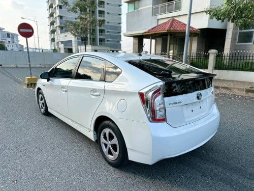 Prius 2012 option 3 ខាងក្នុងប្រផេះ ក្រដាសពន្ធថ្មី ឡានមូលអត់បុកប៉ះ ទឹកថ្នាំបាញ់តែខាងក្រោយ1ទេ