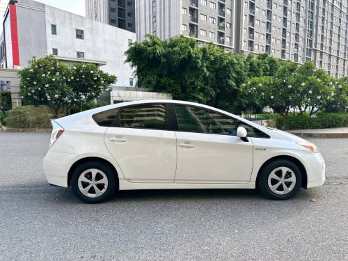 Prius 2012 option 3 ខាងក្នុងប្រផេះ ក្រដាសពន្ធថ្មី ឡានមូលអត់បុកប៉ះ ទឹកថ្នាំបាញ់តែខាងក្រោយ1ទេ