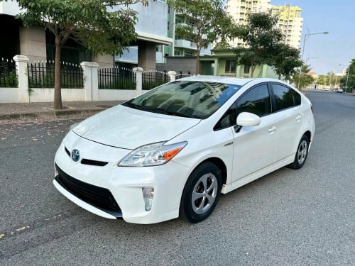 Prius 2012 option 3 ខាងក្នុងប្រផេះ ក្រដាសពន្ធថ្មី ឡានមូលអត់បុកប៉ះ ទឹកថ្នាំបាញ់តែខាងក្រោយ1ទេ