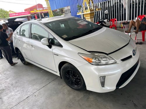 Prius 2012 option 3 ខាងក្នុងប្រផេះ ក្រដាសពន្ធថ្មី ឡានមូលអត់បុកប៉ះ ទឹកថ្នាំបាញ់តែខាងក្រោយ1ទេ