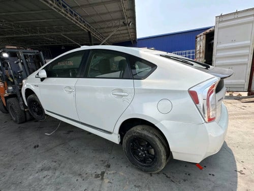 Prius 2012 option 3 ខាងក្នុងប្រផេះ ក្រដាសពន្ធថ្មី ឡានមូលអត់បុកប៉ះ ទឹកថ្នាំបាញ់តែខាងក្រោយ1ទេ