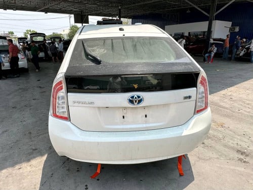 Prius 2012 option 3 ខាងក្នុងប្រផេះ ក្រដាសពន្ធថ្មី ឡានមូលអត់បុកប៉ះ ទឹកថ្នាំបាញ់តែខាងក្រោយ1ទេ