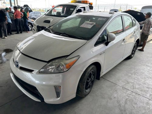 Prius 2012 option 3 ខាងក្នុងប្រផេះ ក្រដាសពន្ធថ្មី ឡានមូលអត់បុកប៉ះ ទឹកថ្នាំបាញ់តែខាងក្រោយ1ទេ