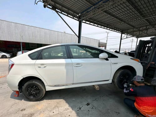 Prius 2012 option 3 ខាងក្នុងប្រផេះ ក្រដាសពន្ធថ្មី ឡានមូលអត់បុកប៉ះ ទឹកថ្នាំបាញ់តែខាងក្រោយ1ទេ