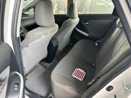 Prius 2012 option 3 ខាងក្នុងប្រផេះ ក្រដាសពន្ធថ្មី ឡានមូលអត់បុកប៉ះ ទឹកថ្នាំបាញ់តែខាងក្រោយ1ទេ