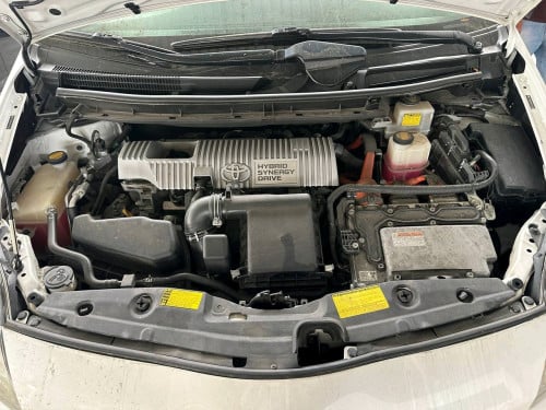 Prius 2012 option 3 ខាងក្នុងប្រផេះ ក្រដាសពន្ធថ្មី ឡានមូលអត់បុកប៉ះ ទឹកថ្នាំបាញ់តែខាងក្រោយ1ទេ