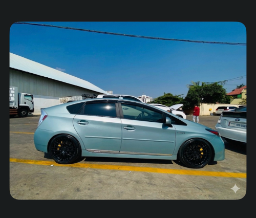 Prius 2013 option 4 deluxe sola