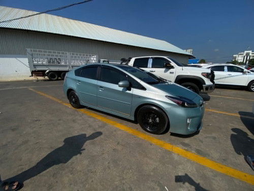 Prius 2013 option 4 deluxe sola
