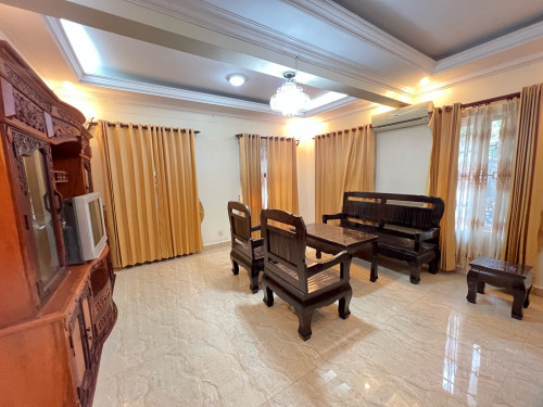 Single villa for rent at Chrouy Changva, Sokha