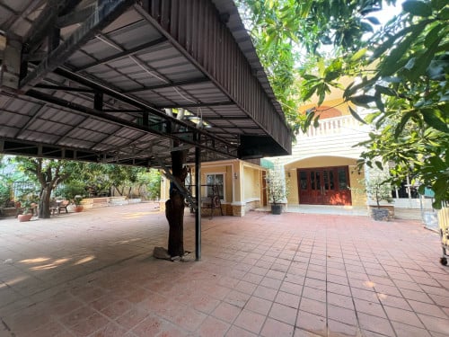 Single villa for rent at Chrouy Changva, Sokha