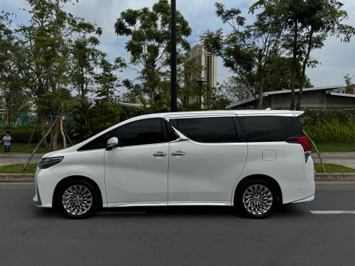 Toyota Alphard Hybrid 2018 LM Style White