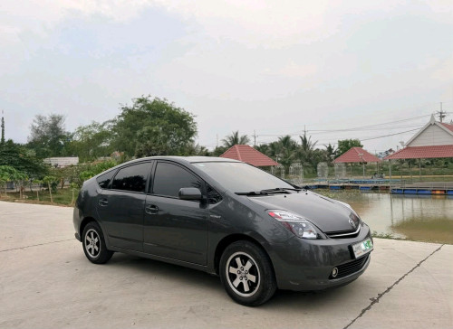 Toyota Prius 2008 Half Full