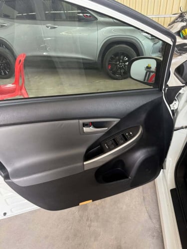 Toyota Prius 2014 op4 Delux sorla កៅអីចុច JBL ពូកស្បែក ស្លាយកុងទ័រ