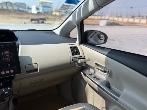 Toyota PriusV 2015 Option5 ម្ចាស់ដើម