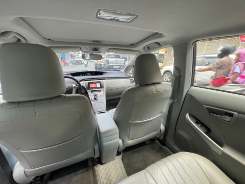 Urgent sale Toyota Prius 2012 option3 sola new tax paper