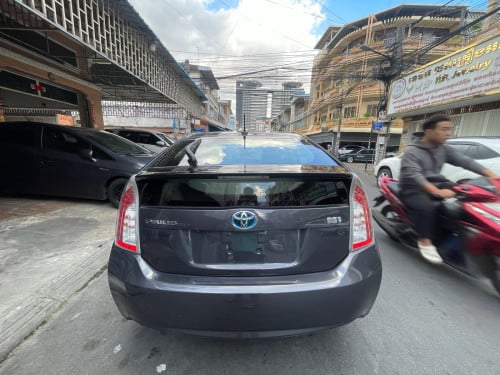 Urgent sale Toyota Prius 2012 option3 sola new tax paper