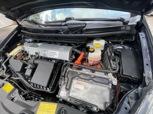 Urgent sale Toyota Prius 2012 option3 sola new tax paper