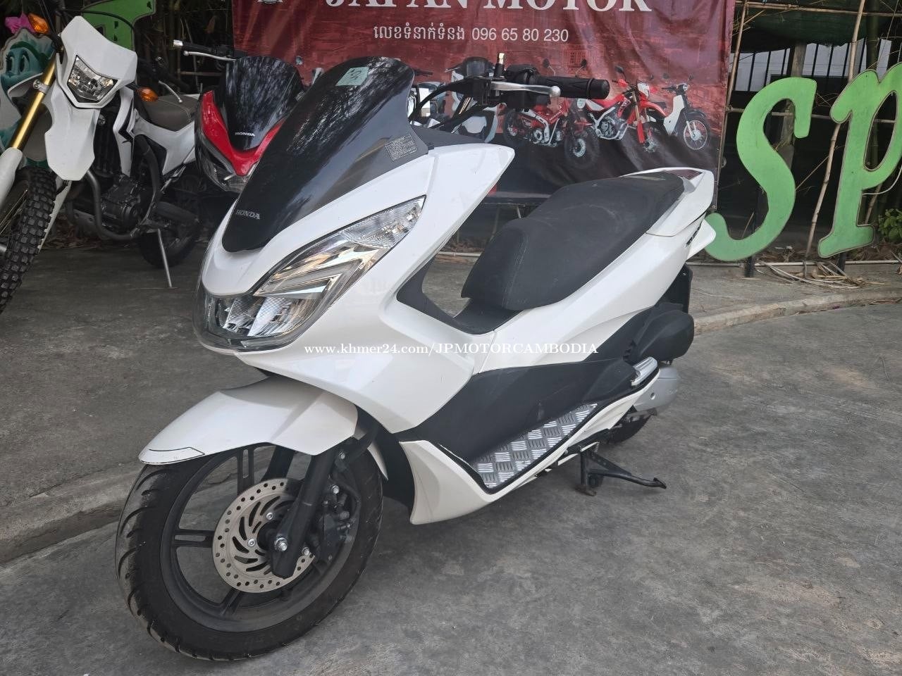 PCX125 2017model ទើបមកដល់ពីប្រទេសជប៉ុនមកឃ្លាំងយើងខ្ញុំ