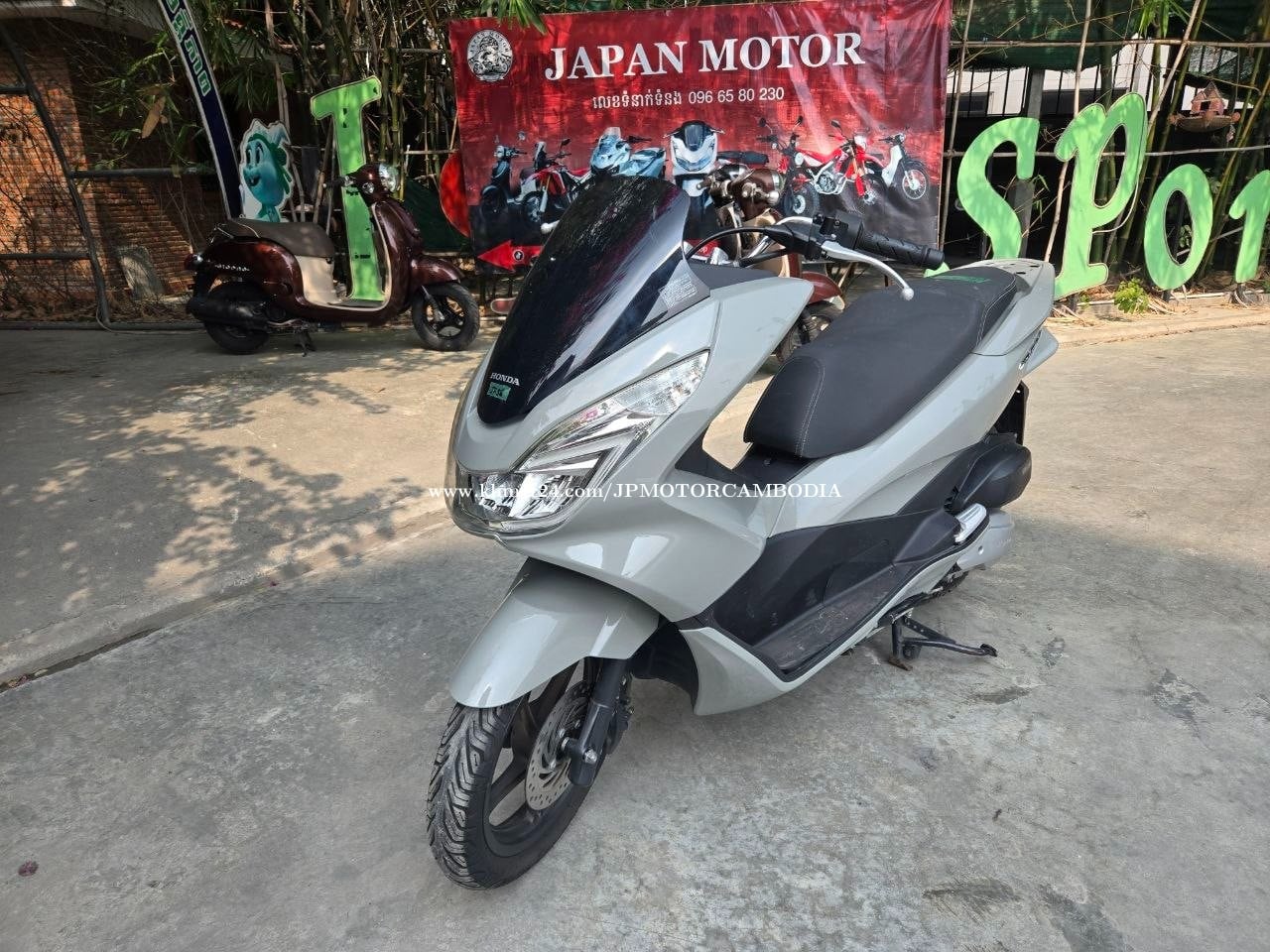 PCX125cc ទើបមកដល់ពីប្រទេសជប៉ុនមកឃ្លាំងយើងខ្ញុំ