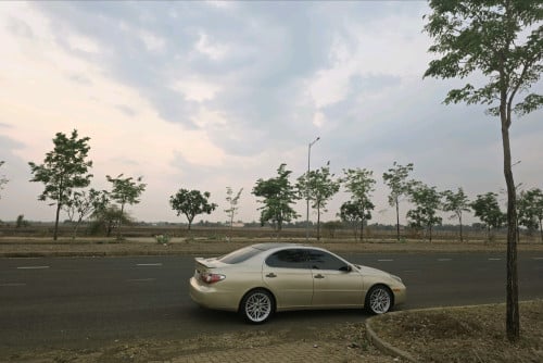 ឡានស្អាត ជើងក្រោមហាប់ណែន លេងហើយ