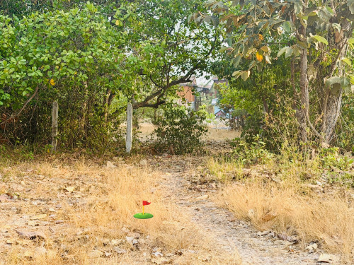 ដីលក់បន្ទាន់លើផ្លូវគ្រួសក្រហម