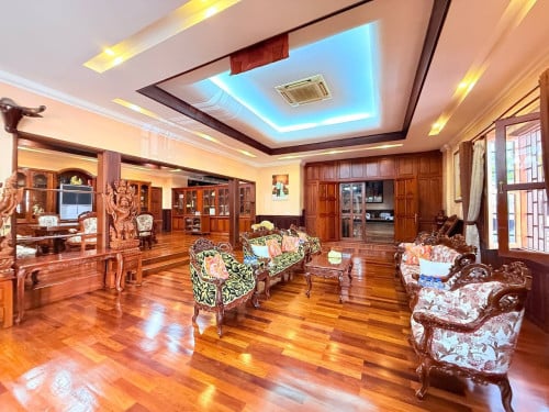 ភូមិគ្រឹះកែងសំរាប់លក់នៅទួលគោក