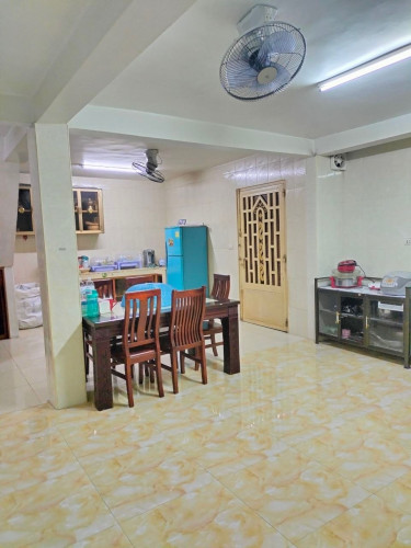 ផ្ទះលក់,នៅជិតផ្សារត្រី,មាន14បន្ទប់គេង