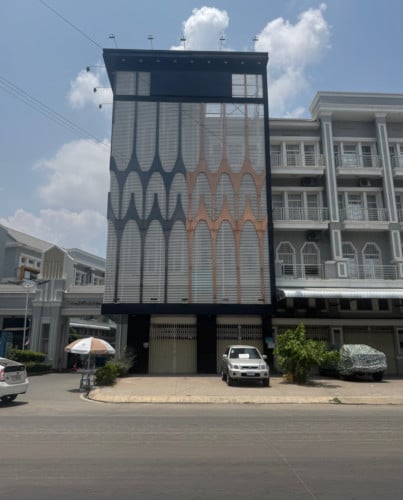 ផ្ទះ2ល្វែងកែងសម្រាប់ជួល នៅលើផ្លូវធំព្រៃស