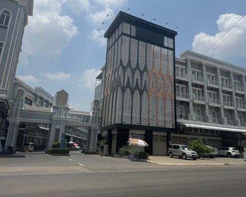 ផ្ទះ2ល្វែងកែងសម្រាប់ជួល នៅលើផ្លូវធំព្រៃស
