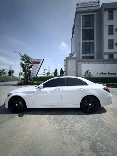 $26,800 Mercedes C300 AMG ស្លាកលេខខ្ពស់