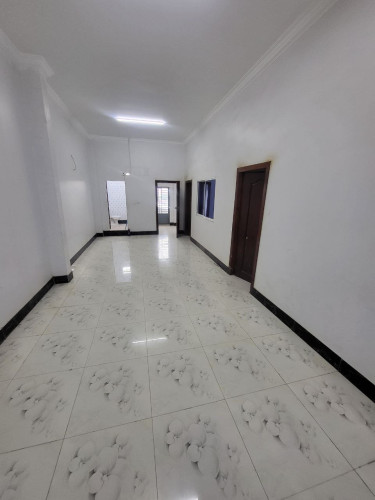 ផ្ទះជួលមាន5បន្ទប់គេង7បន្ទប់ទឹក,សម្ភារៈគ្រប់ គ្រែពូក,ជួល1800$/ខែ ចរចា