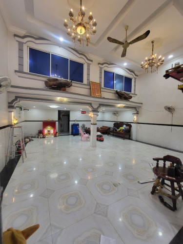 ផ្ទះជួលមាន5បន្ទប់គេង7បន្ទប់ទឹក,សម្ភារៈគ្រប់ គ្រែពូក,ជួល1800$/ខែ ចរចា