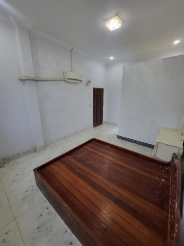 ផ្ទះជួលមាន5បន្ទប់គេង7បន្ទប់ទឹក,សម្ភារៈគ្រប់ គ្រែពូក,ជួល1800$/ខែ ចរចា