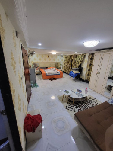 ផ្ទះជួលមាន5បន្ទប់គេង7បន្ទប់ទឹក,សម្ភារៈគ្រប់ គ្រែពូក,ជួល1800$/ខែ ចរចា